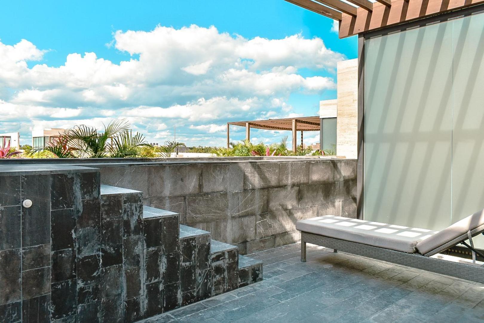 Mistiq Aparthotel 4*